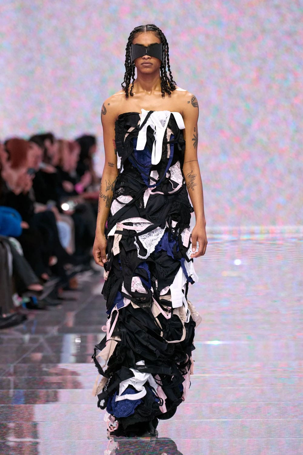 バレンシアガ 秋 2024、 秋 2024 2025 Runway 雑誌(68)