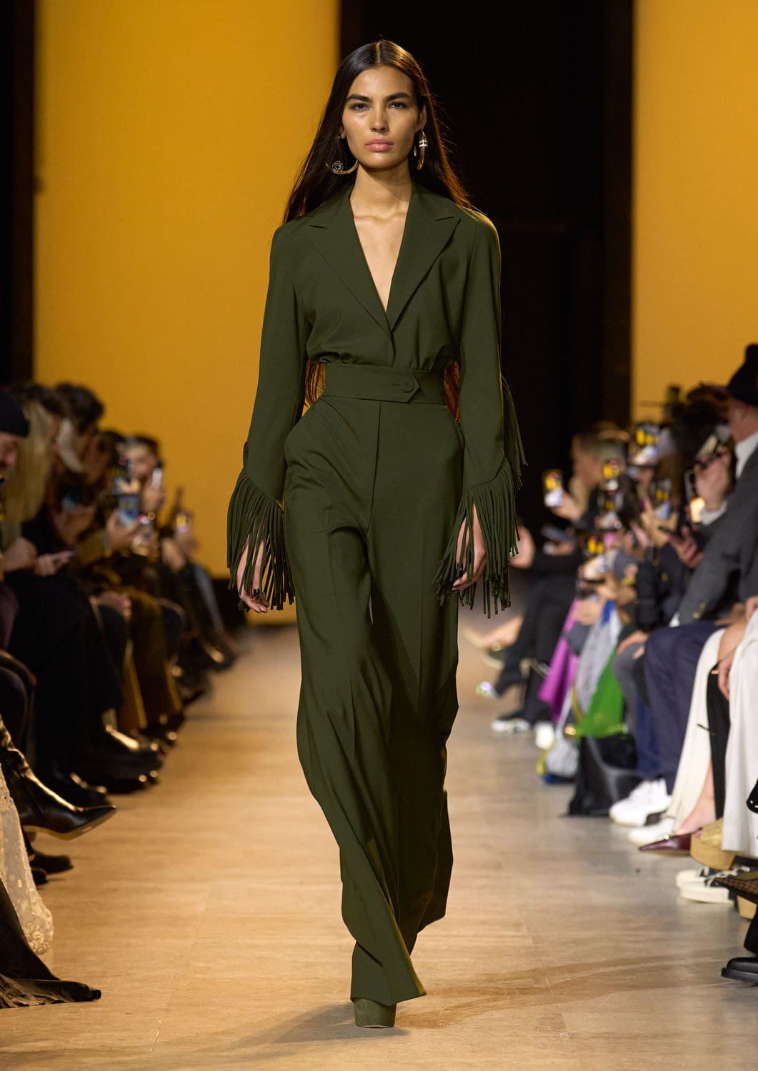 Elie Saab outono inverno 2024 2025 Pronto para Usar Runway Revista (1)