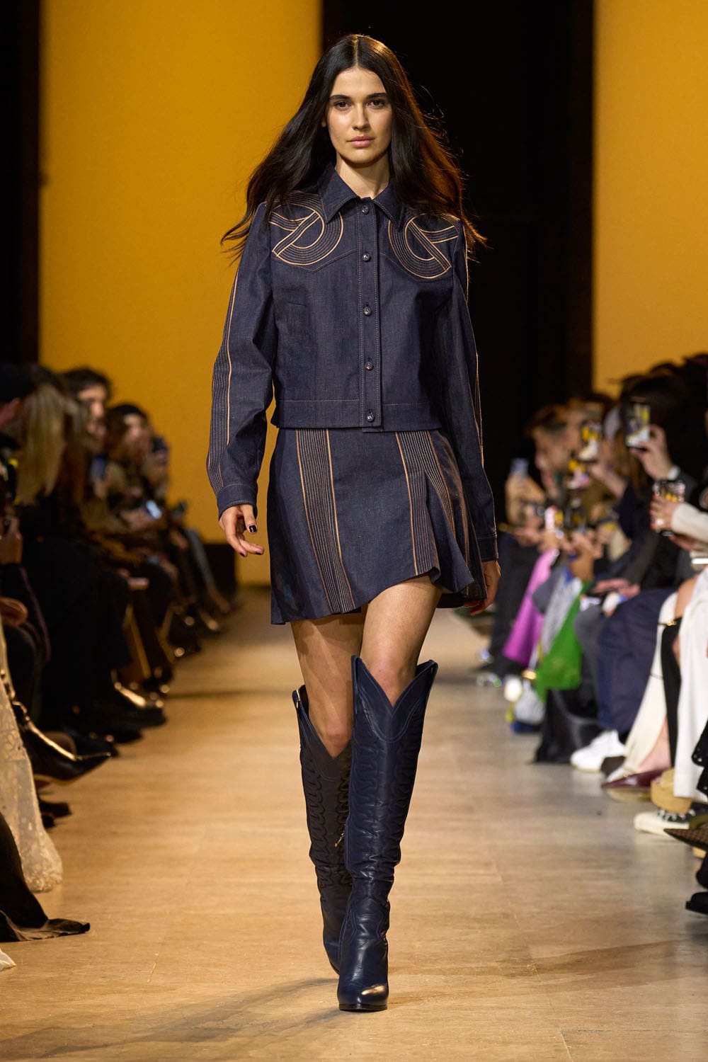 Elie Saab outono inverno 2024 2025 Pronto para Usar Runway Revista (10)