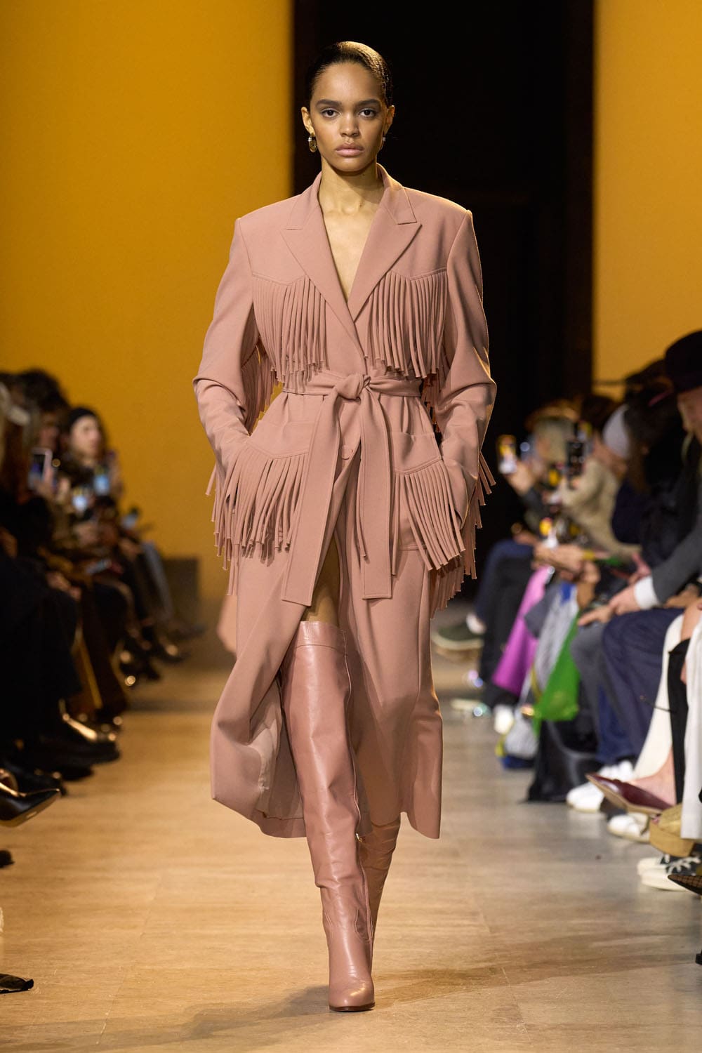 Elie Saab outono inverno 2024 2025 Pronto para Usar Runway Revista (11)