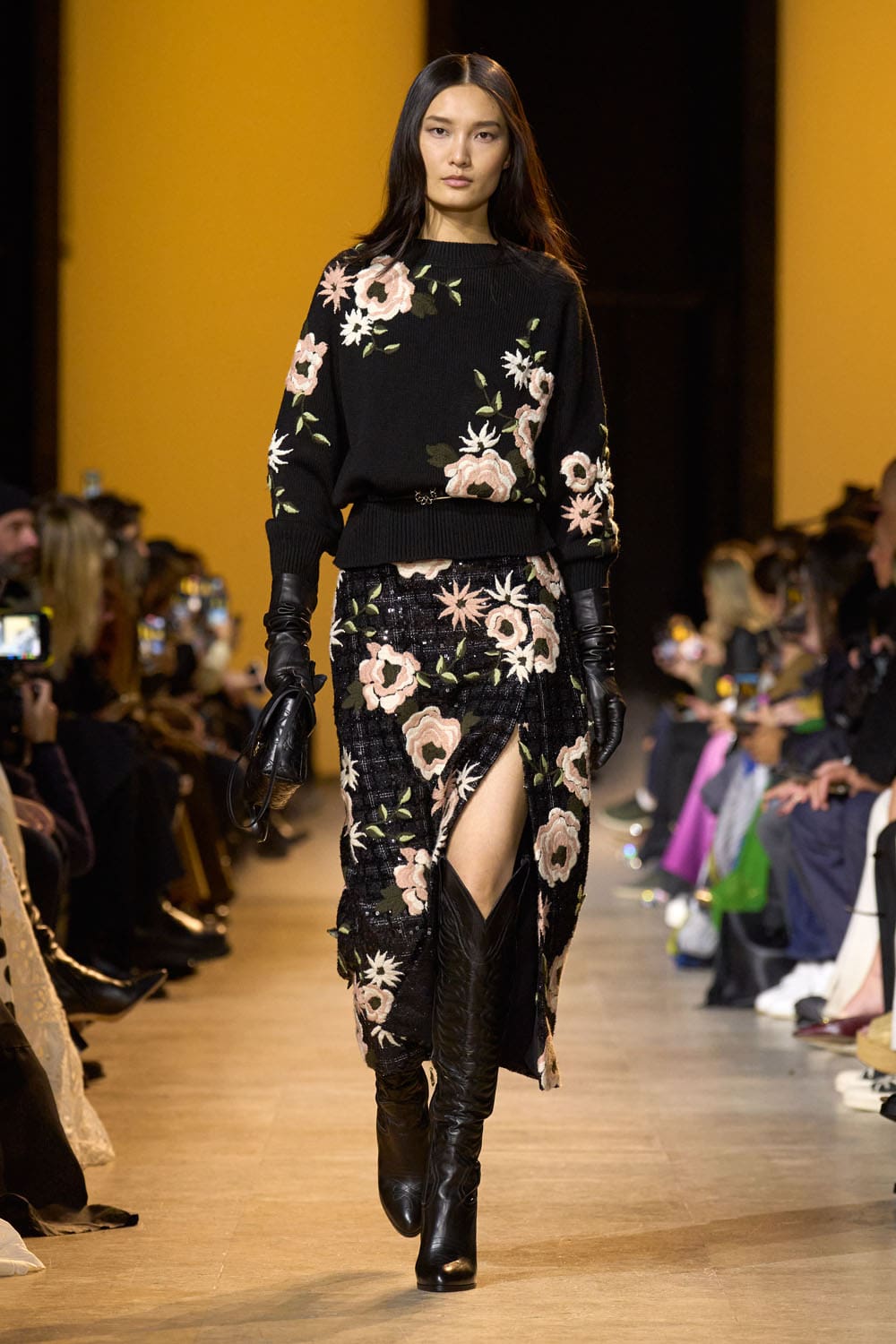 Elie Saab outono inverno 2024 2025 Pronto para Usar Runway Revista (15)