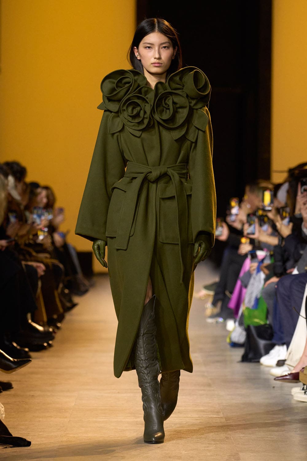 Elie Saab outono inverno 2024 2025 Pronto para Usar Runway Revista (2)