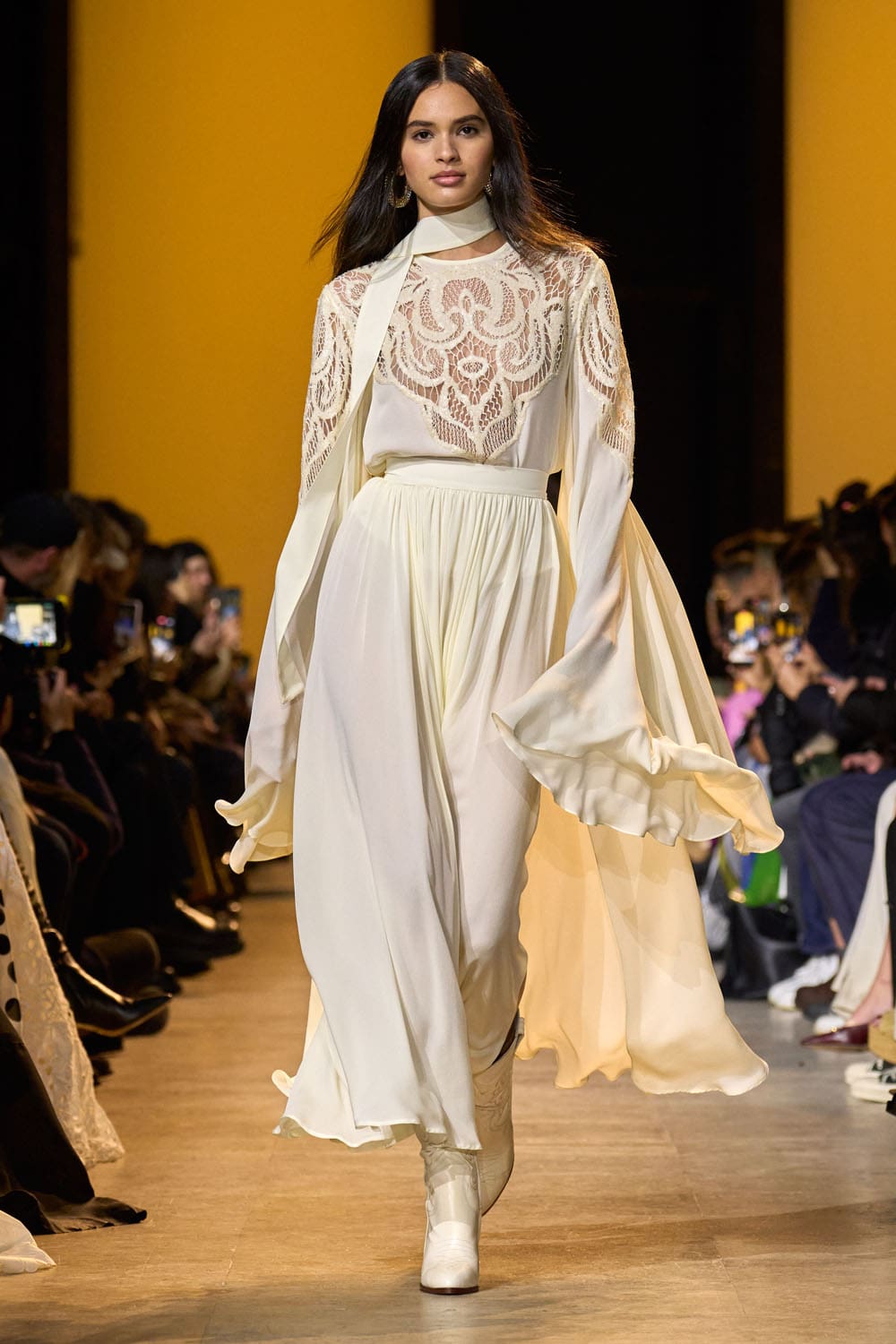 Elie Saab outono inverno 2024 2025 Pronto para Usar Runway Revista (21)