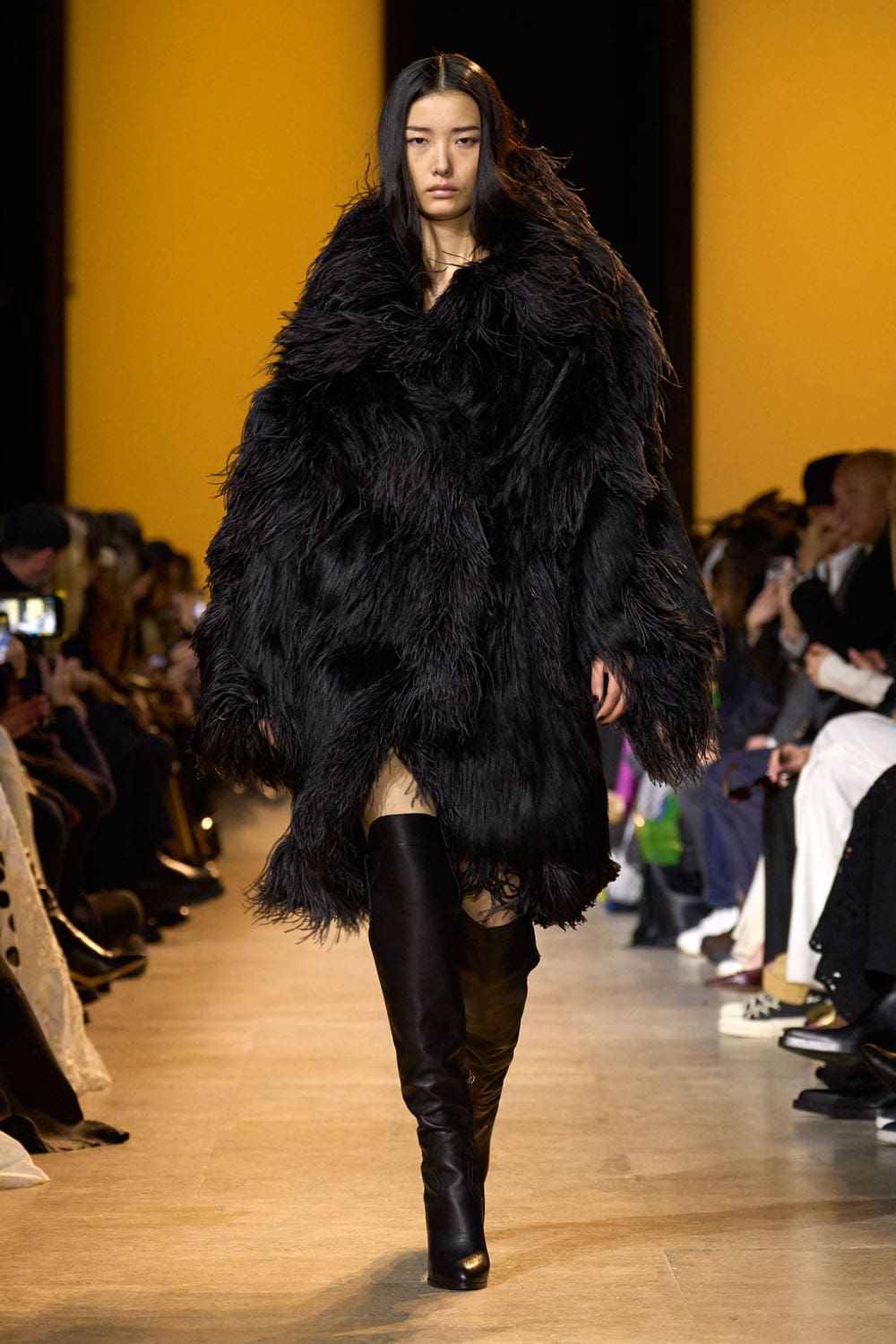 Elie Saab outono inverno 2024 2025 Pronto para Usar Runway Revista (22)