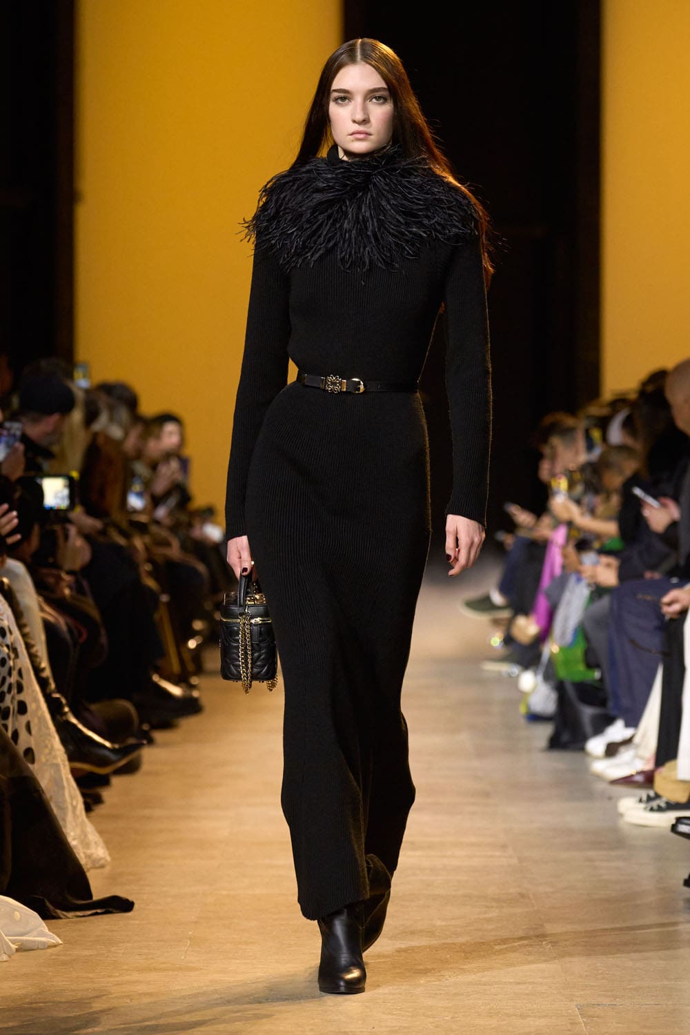 Elie Saab outono inverno 2024 2025 Pronto para Usar Runway Revista (24)