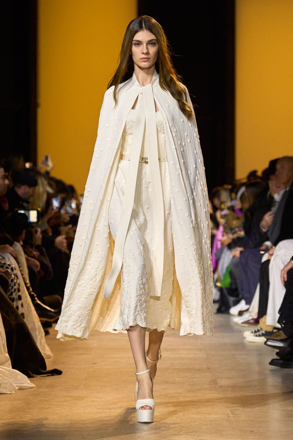 Elie Saab outono inverno 2024 2025 Pronto para Usar Runway Revista (27)