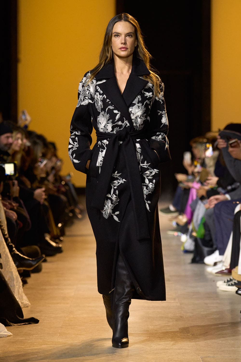 Elie Saab outono inverno 2024 2025 Pronto para Usar Runway Revista (28)