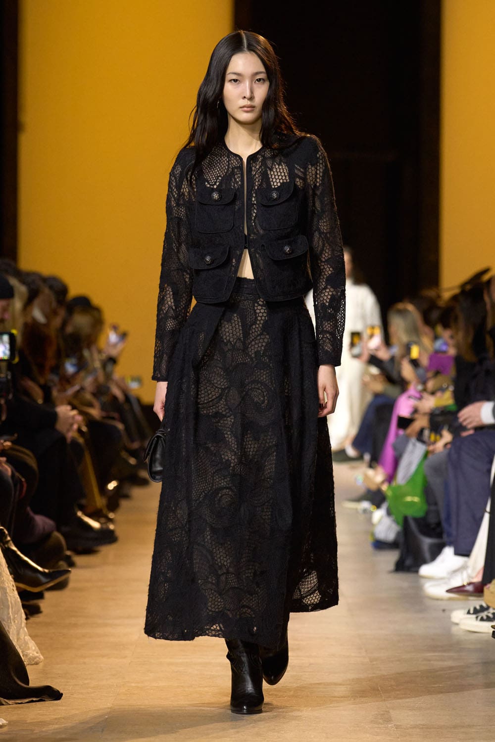 Elie Saab outono inverno 2024 2025 Pronto para Usar Runway Revista (34)