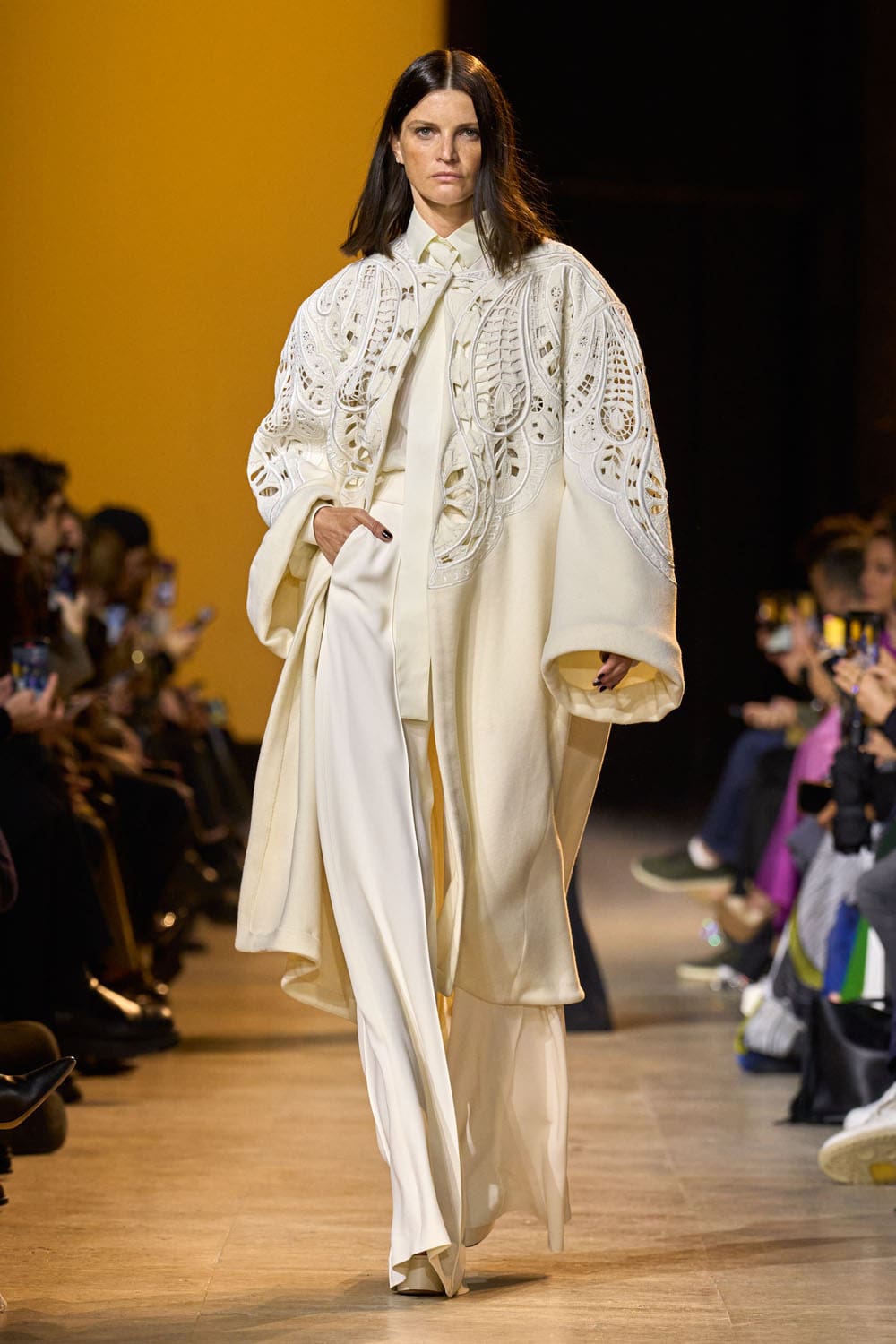 Elie Saab outono inverno 2024 2025 Pronto para Usar Runway Revista (35)