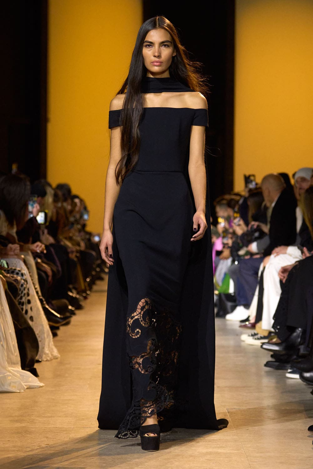 Elie Saab outono inverno 2024 2025 Pronto para Usar Runway Revista (39)