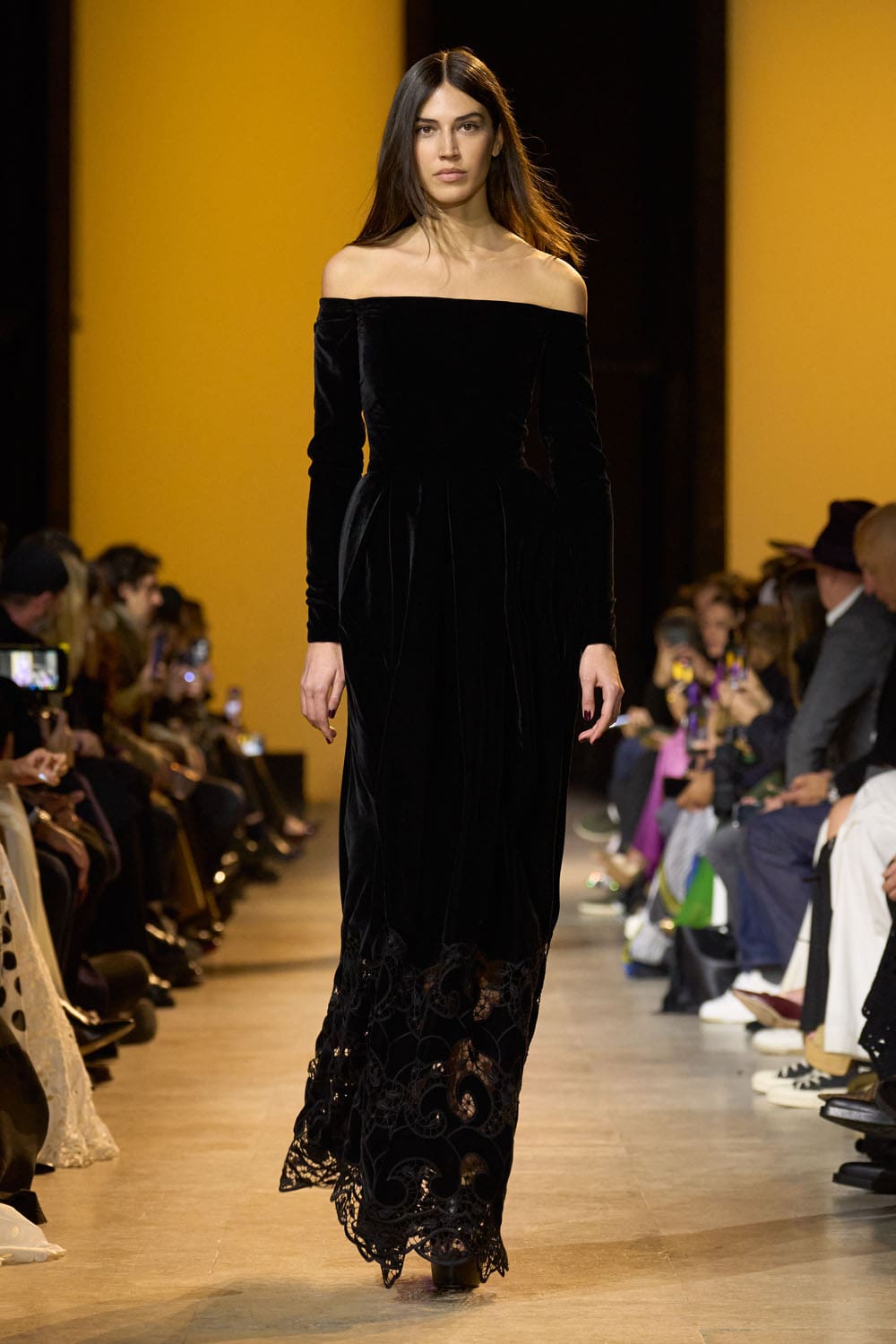 Elie Saab outono inverno 2024 2025 Pronto para Usar Runway Revista (40)