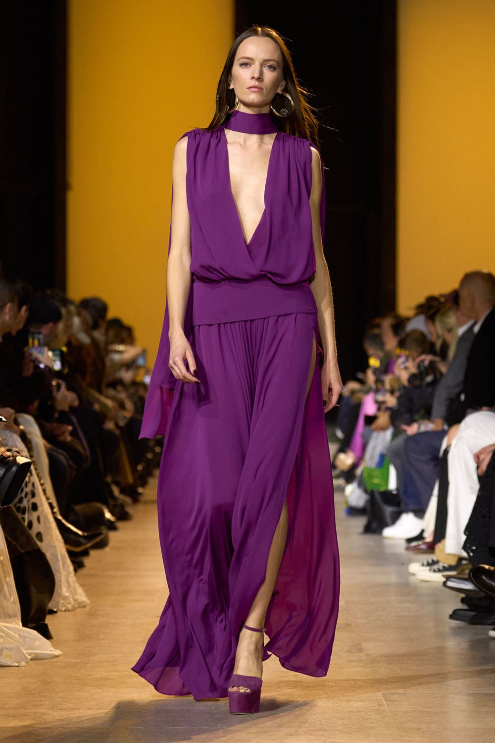 Elie Saab outono inverno 2024 2025 Pronto para Usar Runway Revista (41)