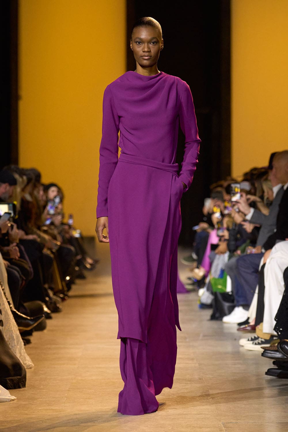 Elie Saab outono inverno 2024 2025 Pronto para Usar Runway Revista (42)