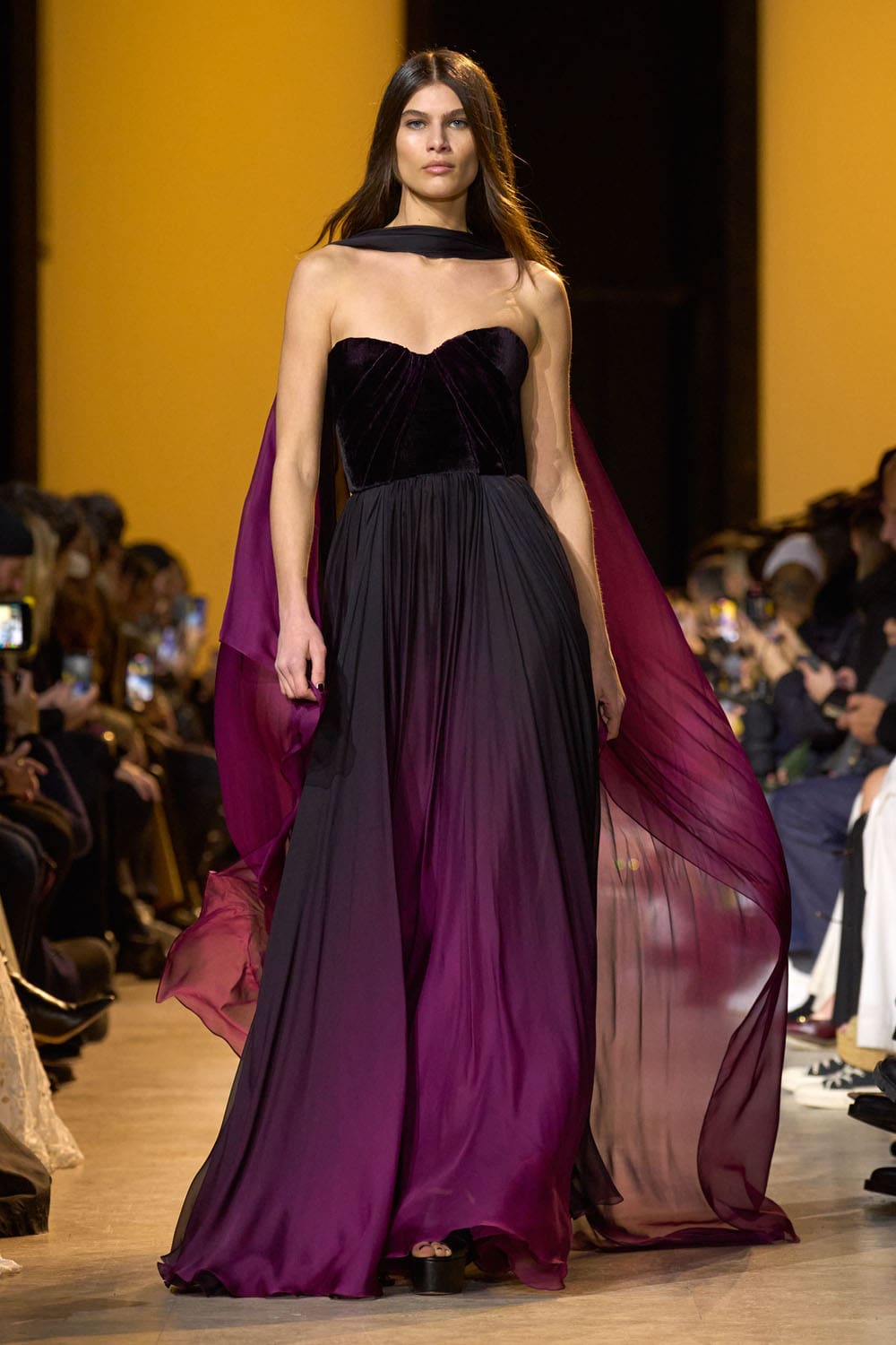 Elie Saab outono inverno 2024 2025 Pronto para Usar Runway Revista (44)