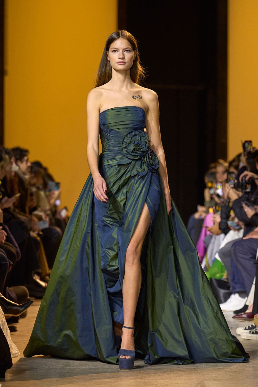 Elie Saab outono inverno 2024 2025 Pronto para Usar Runway Revista (48)