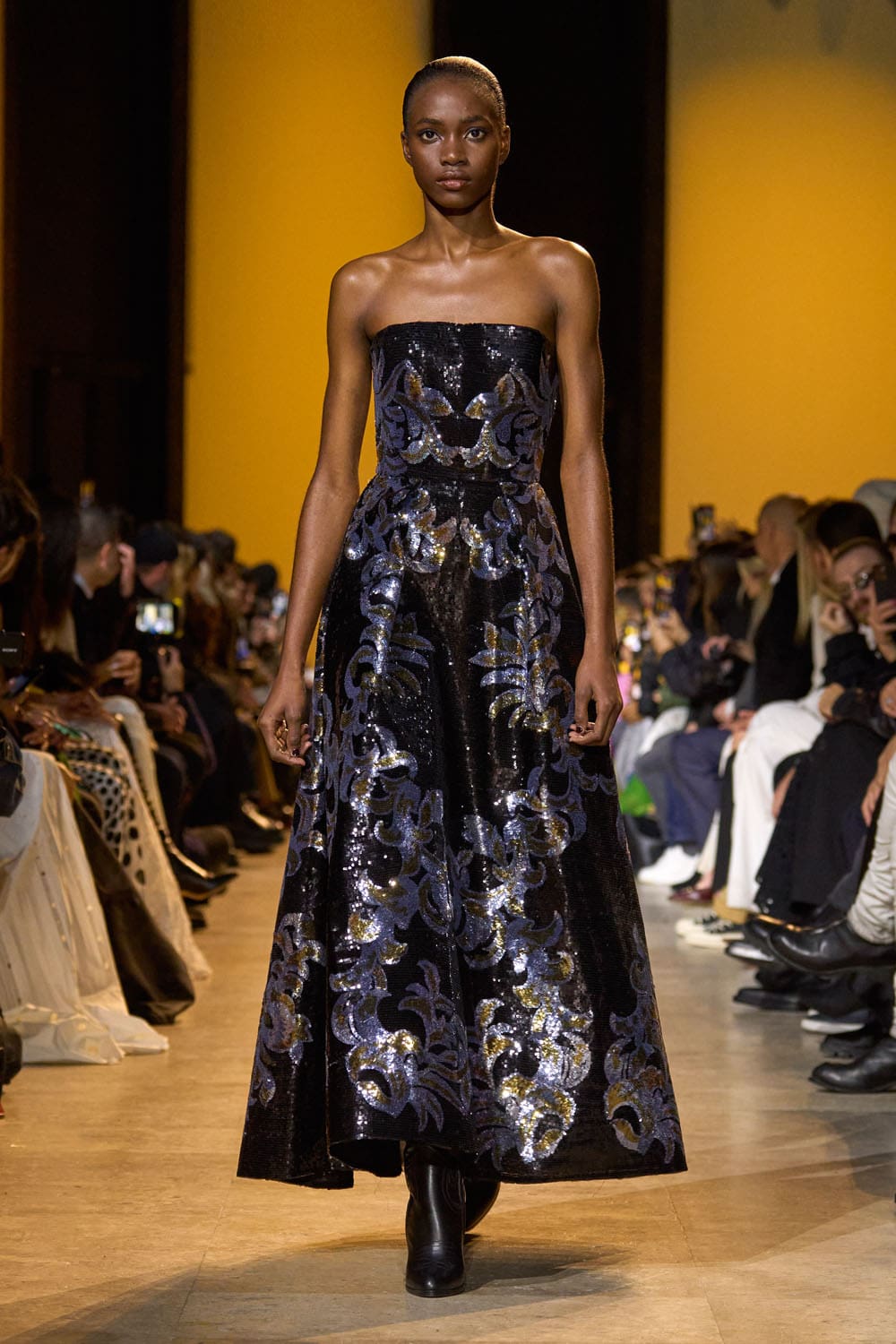 Elie Saab outono inverno 2024 2025 Pronto para Usar Runway Revista (49)