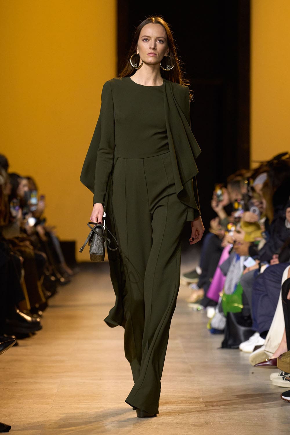Elie Saab outono inverno 2024 2025 Pronto para Usar Runway Revista (5)