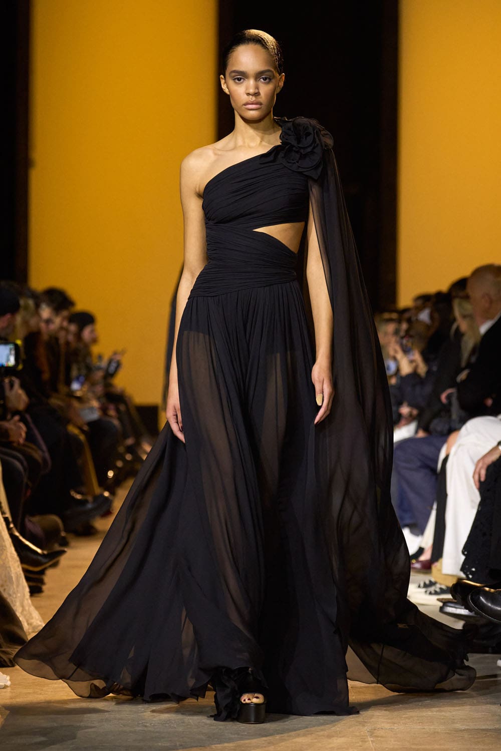 Elie Saab outono inverno 2024 2025 Pronto para Usar Runway Revista (50)
