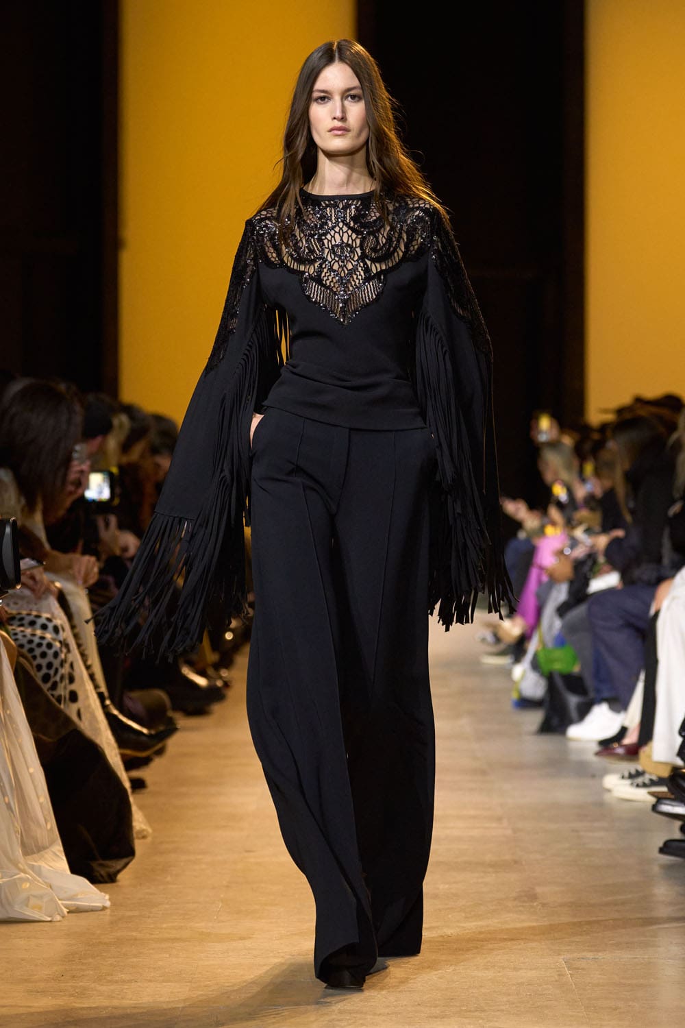 Elie Saab outono inverno 2024 2025 Pronto para Usar Runway Revista (51)