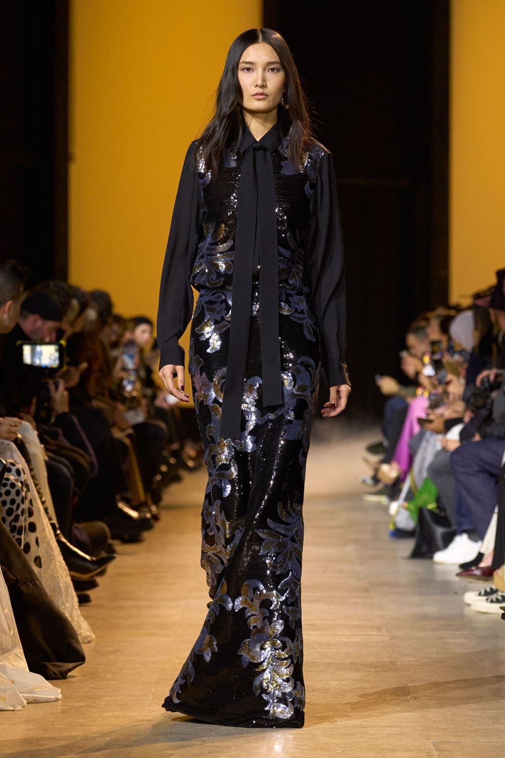 Elie Saab outono inverno 2024 2025 Pronto para Usar Runway Revista (52)