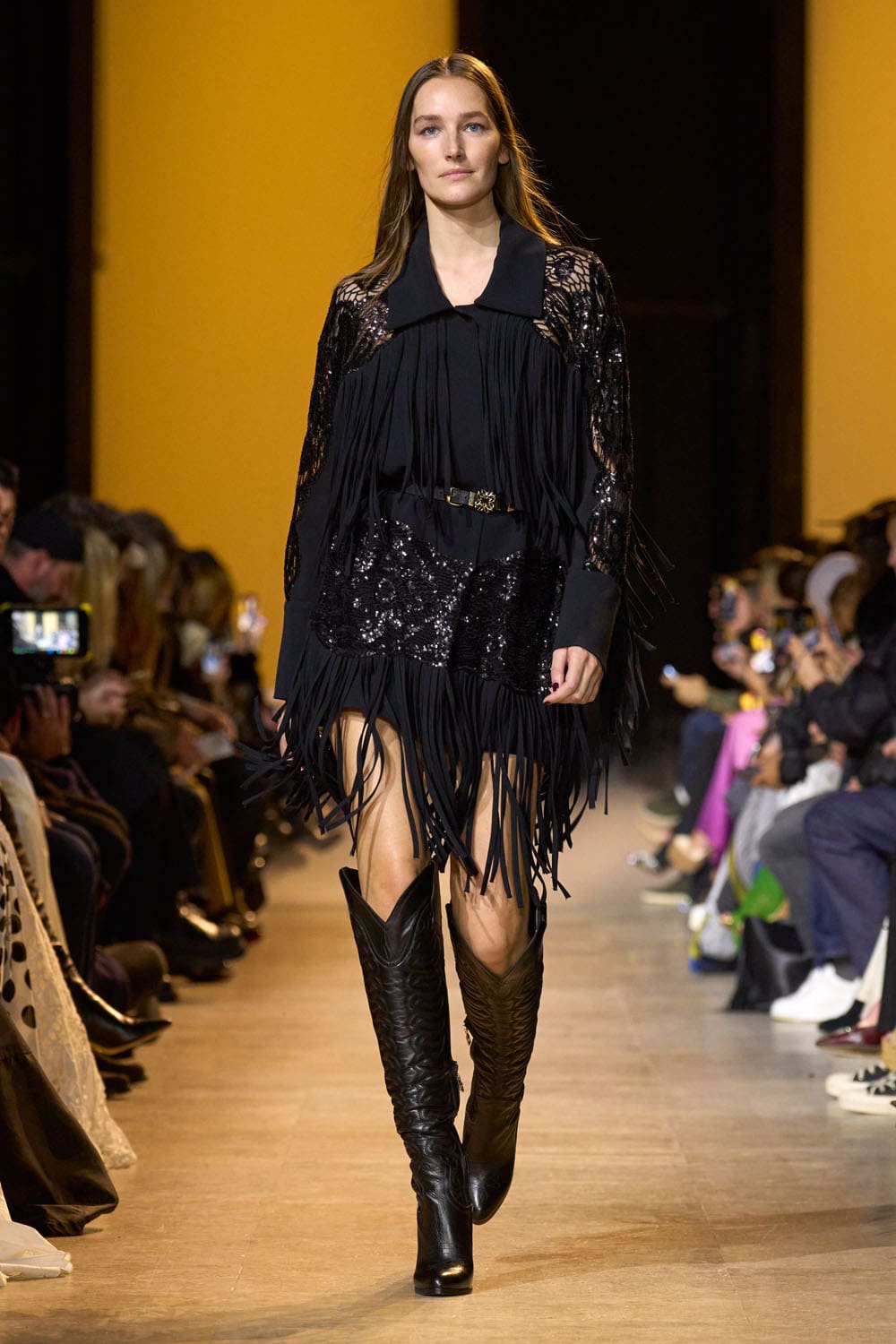 Elie Saab outono inverno 2024 2025 Pronto para Usar Runway Revista (53)