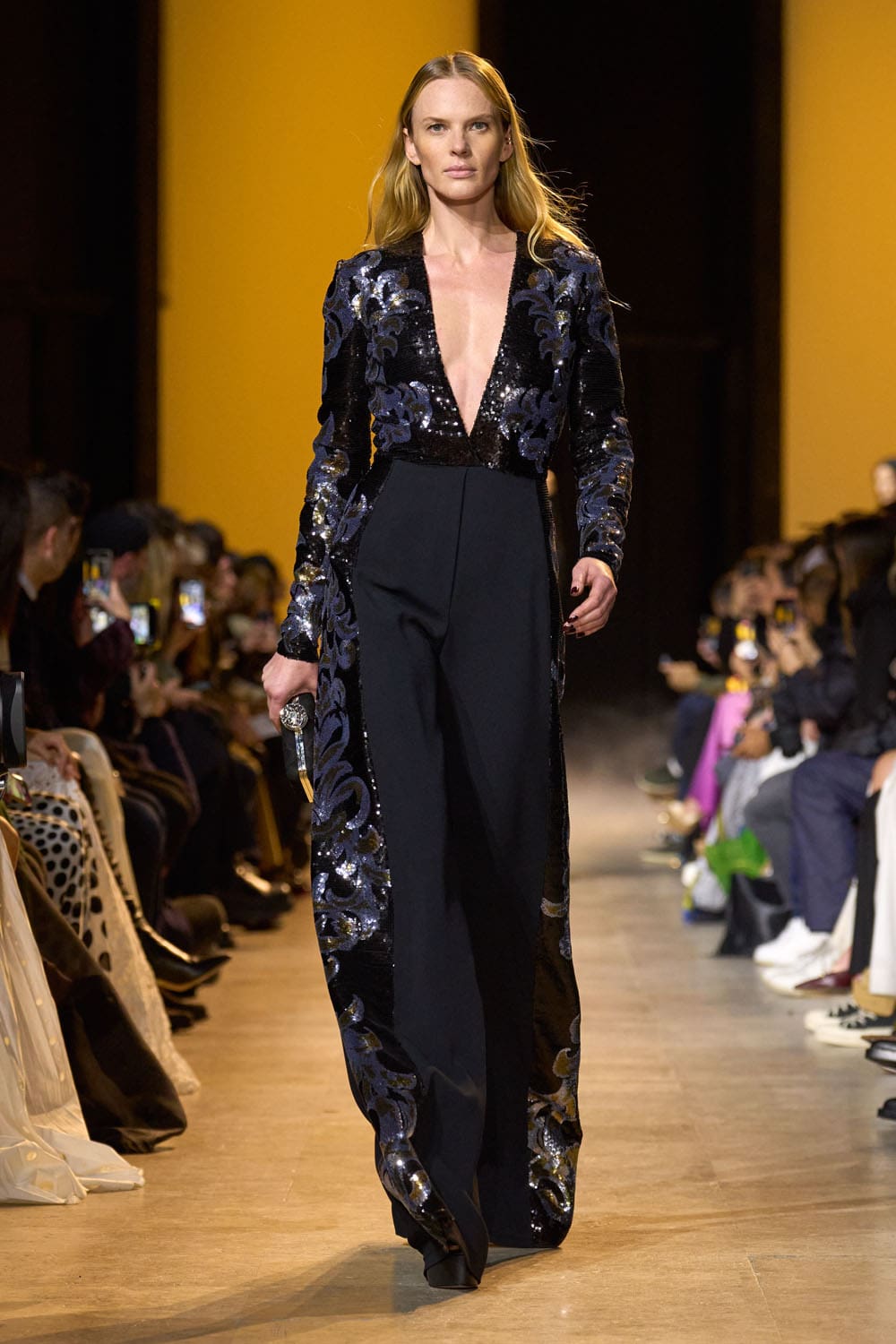 Elie Saab outono inverno 2024 2025 Pronto para Usar Runway Revista (54)