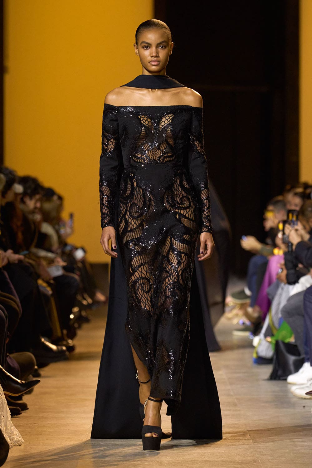 Elie Saab outono inverno 2024 2025 Pronto para Usar Runway Revista (55)