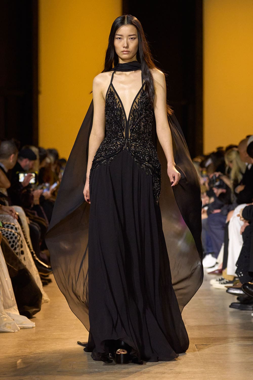 Elie Saab outono inverno 2024 2025 Pronto para Usar Runway Revista (56)