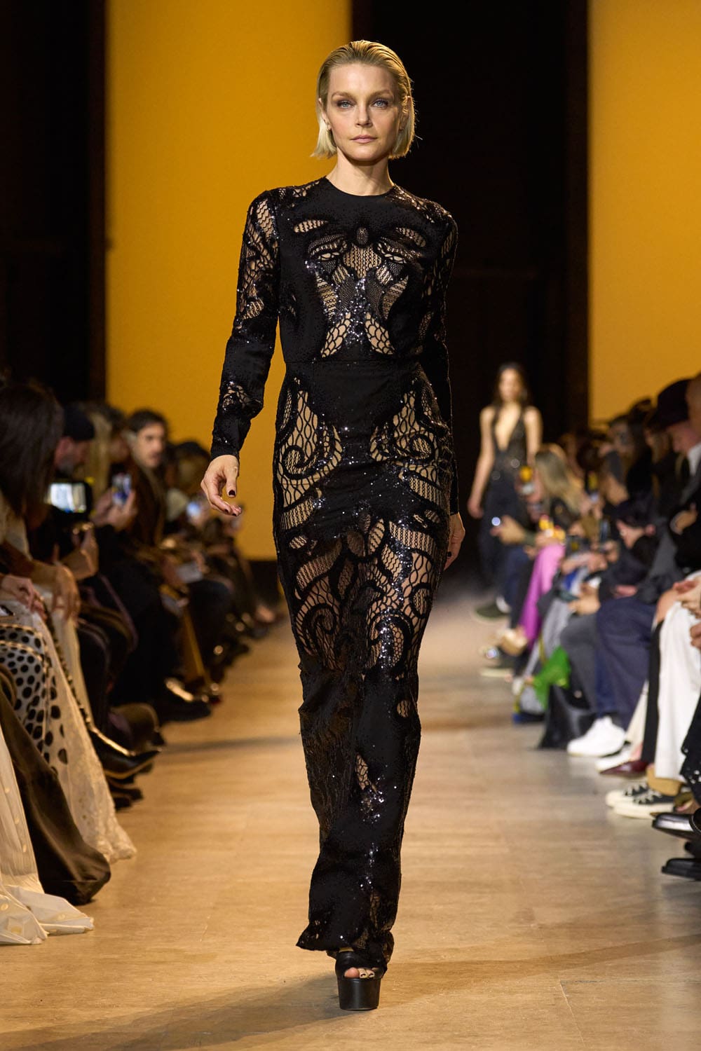 Elie Saab outono inverno 2024 2025 Pronto para Usar Runway Revista (57)