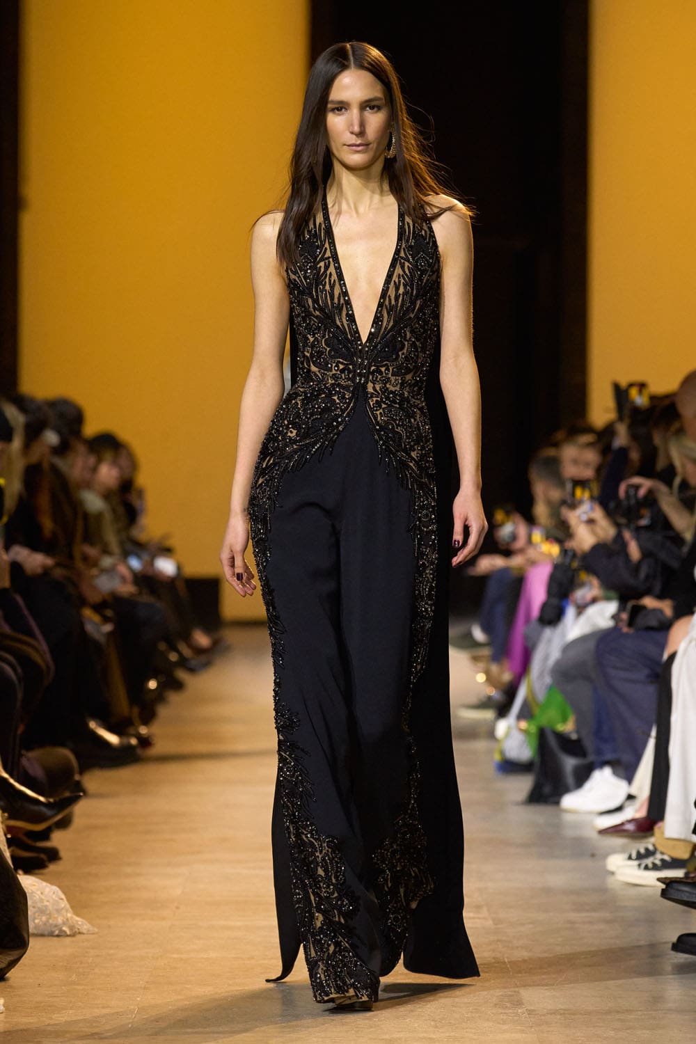 Elie Saab outono inverno 2024 2025 Pronto para Usar Runway Revista (59)