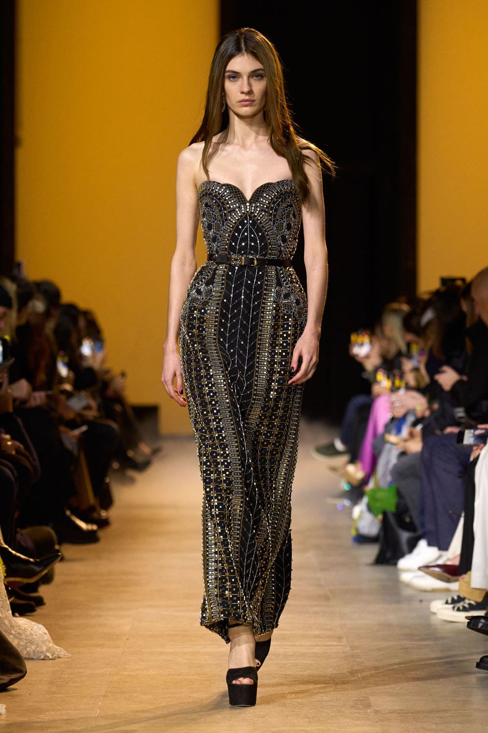 Elie Saab outono inverno 2024 2025 Pronto para Usar Runway Revista (61)