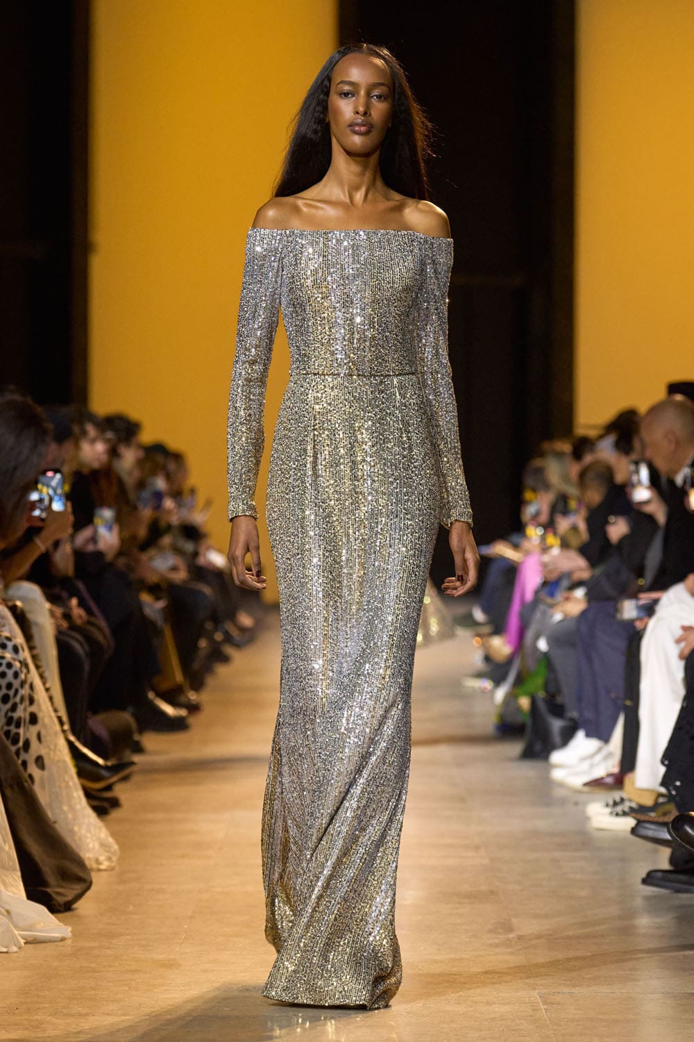 Elie Saab outono inverno 2024 2025 Pronto para Usar Runway Revista (62)