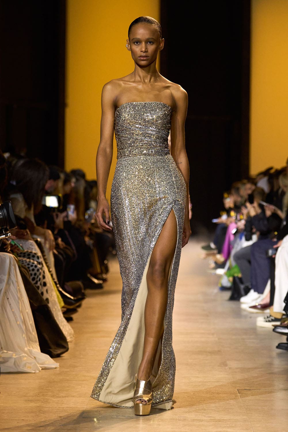 Elie Saab outono inverno 2024 2025 Pronto para Usar Runway Revista (64)