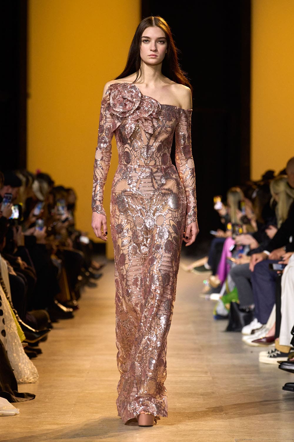Elie Saab outono inverno 2024 2025 Pronto para Usar Runway Revista (66)