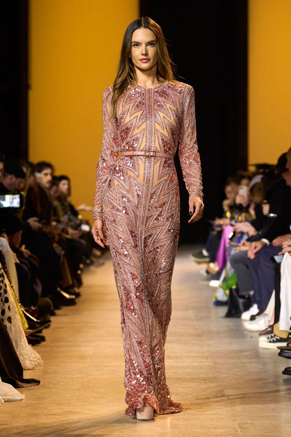 Elie Saab outono inverno 2024 2025 Pronto para Usar Runway Revista (67)