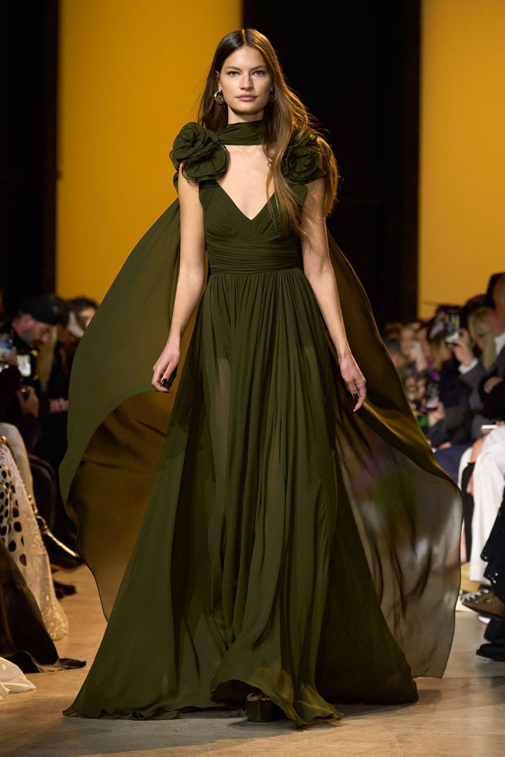 Elie Saab outono inverno 2024 2025 Pronto para Usar Runway Revista (9)