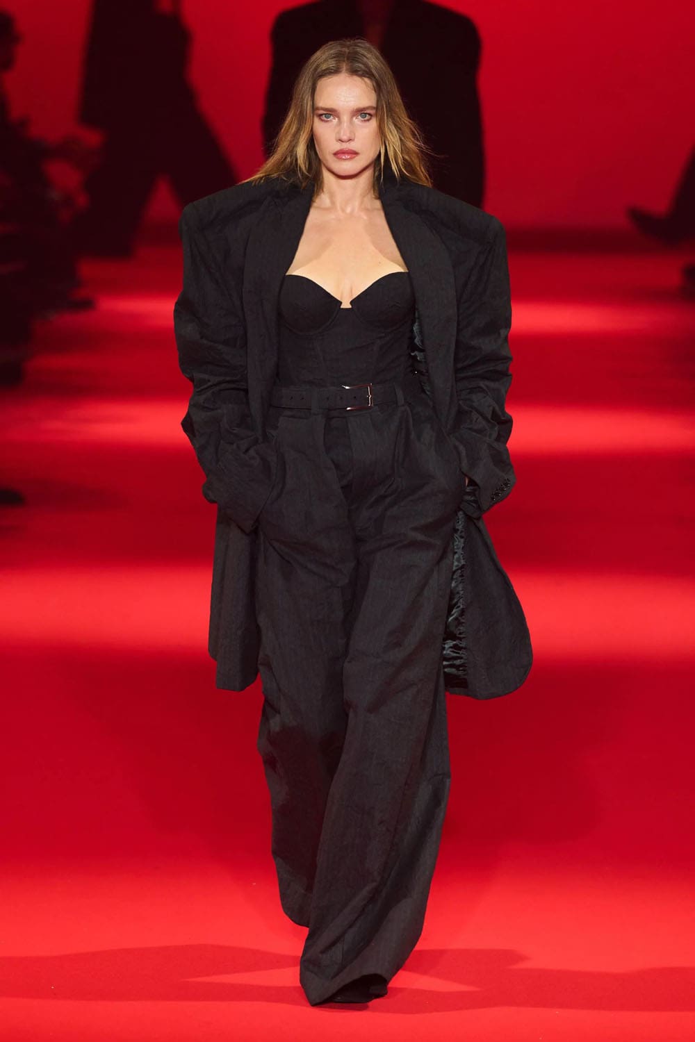 Caída de Vetements 2024, Otoño invierno 2024 2025 Runway Revista (1)