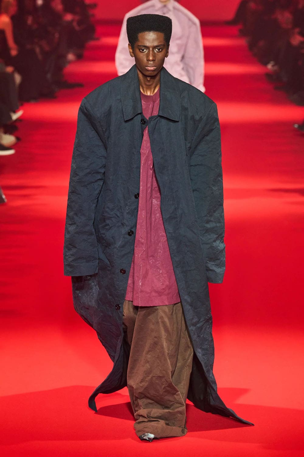 Caída de Vetements 2024, Otoño invierno 2024 2025 Runway Revista (10)