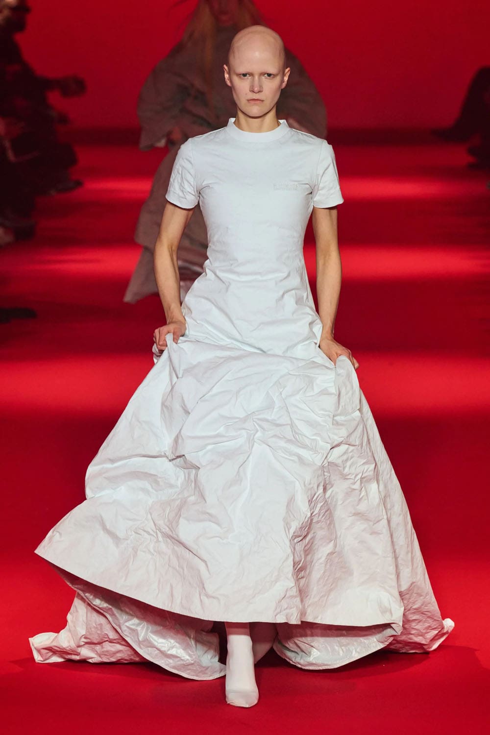 Caída de Vetements 2024, Otoño invierno 2024 2025 Runway Revista (22)