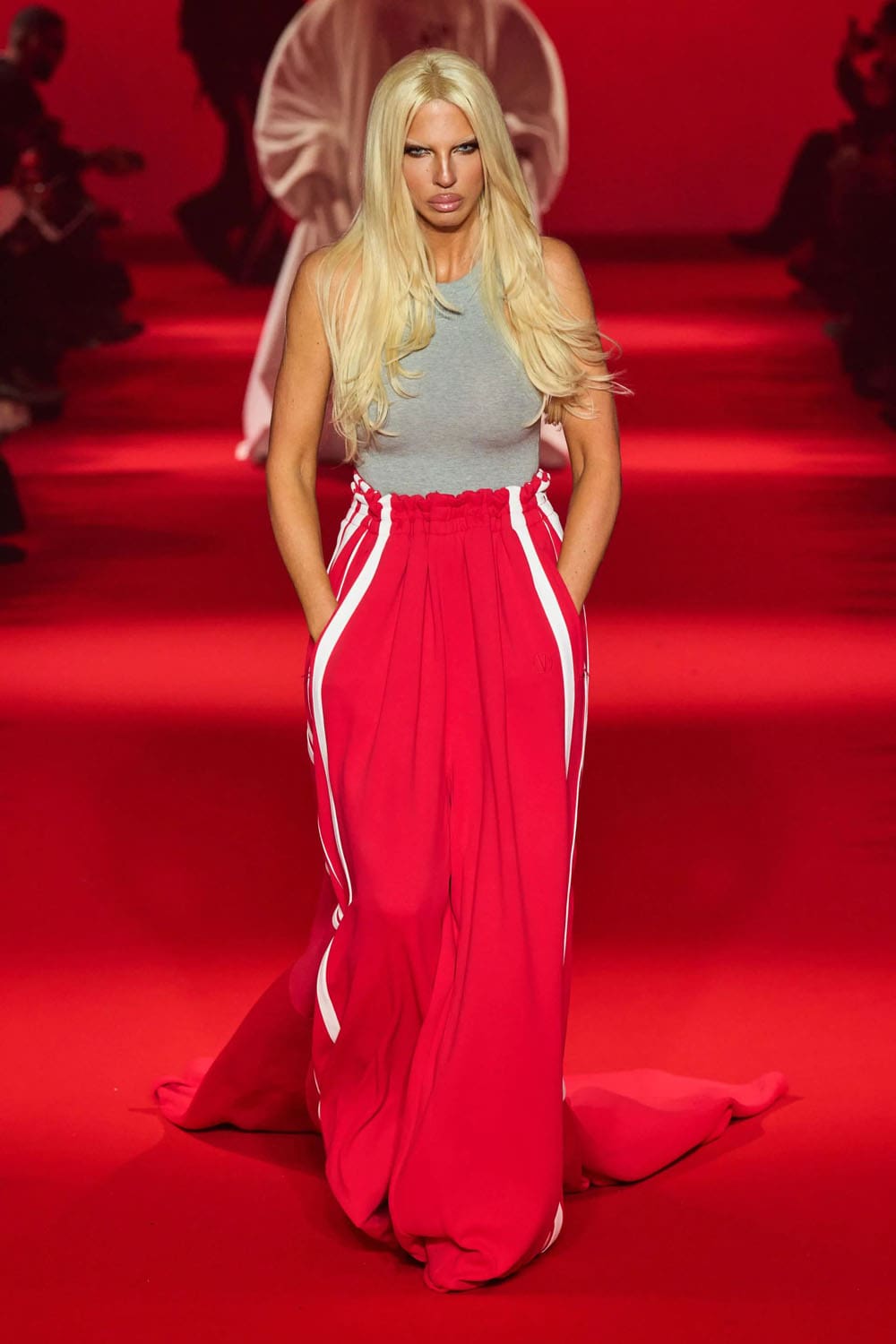 Caída de Vetements 2024, Otoño invierno 2024 2025 Runway Revista (29)