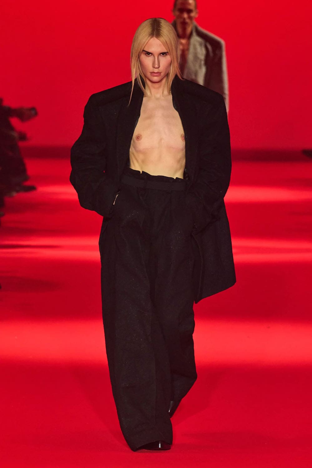 Caída de Vetements 2024, Otoño invierno 2024 2025 Runway Revista (3)