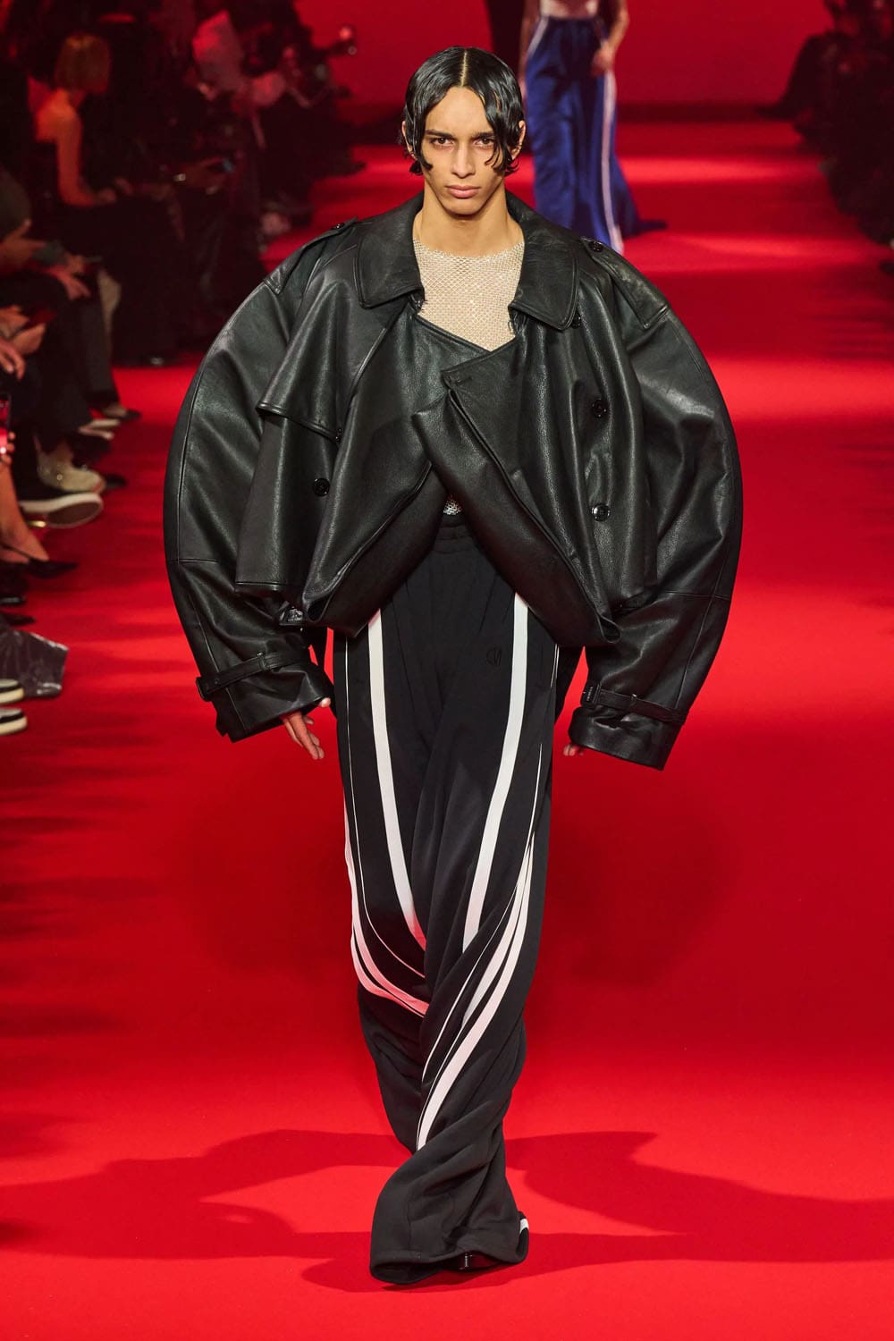Caída de Vetements 2024, Otoño invierno 2024 2025 Runway Revista (31)