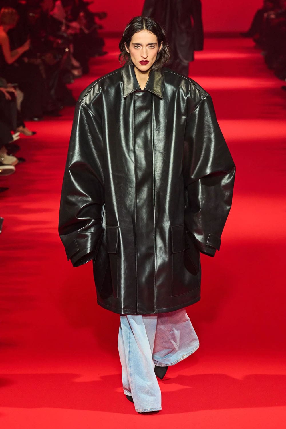 Caída de Vetements 2024, Otoño invierno 2024 2025 Runway Revista (34)