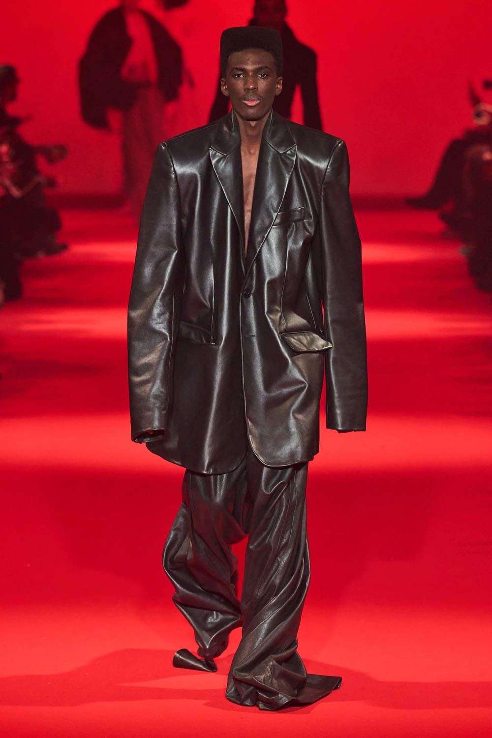 Caída de Vetements 2024, Otoño invierno 2024 2025 Runway Revista (35)