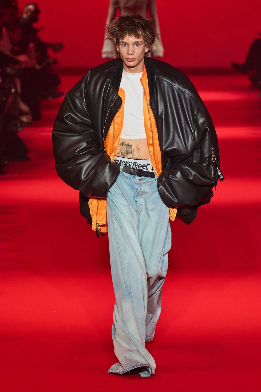 Caída de Vetements 2024, Otoño invierno 2024 2025 Runway Revista (37)