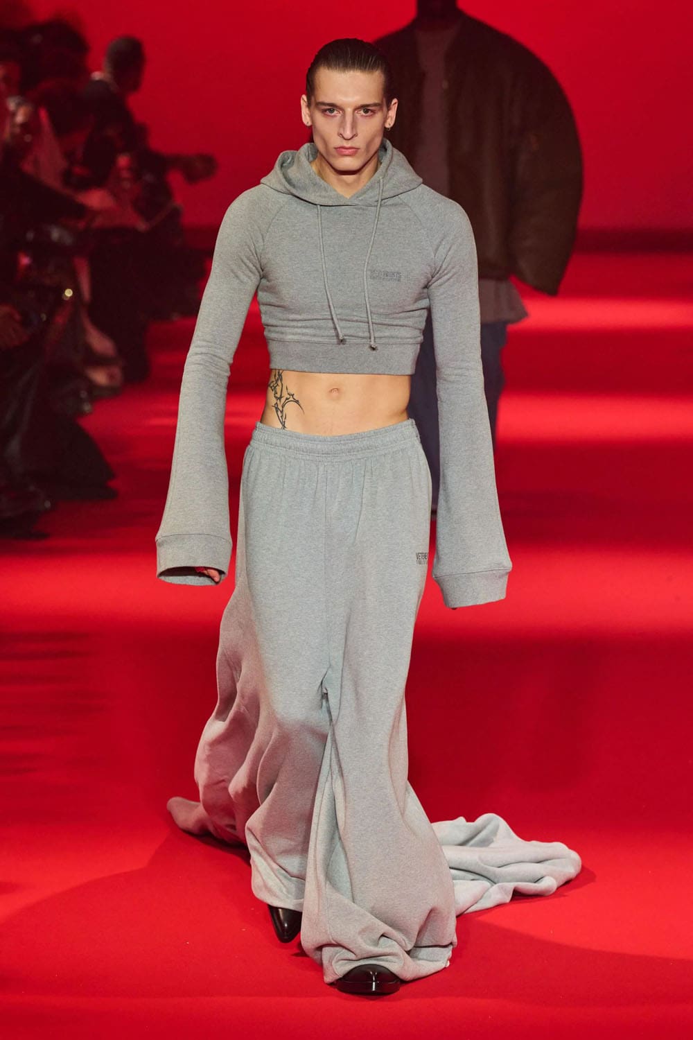 Caída de Vetements 2024, Otoño invierno 2024 2025 Runway Revista (38)