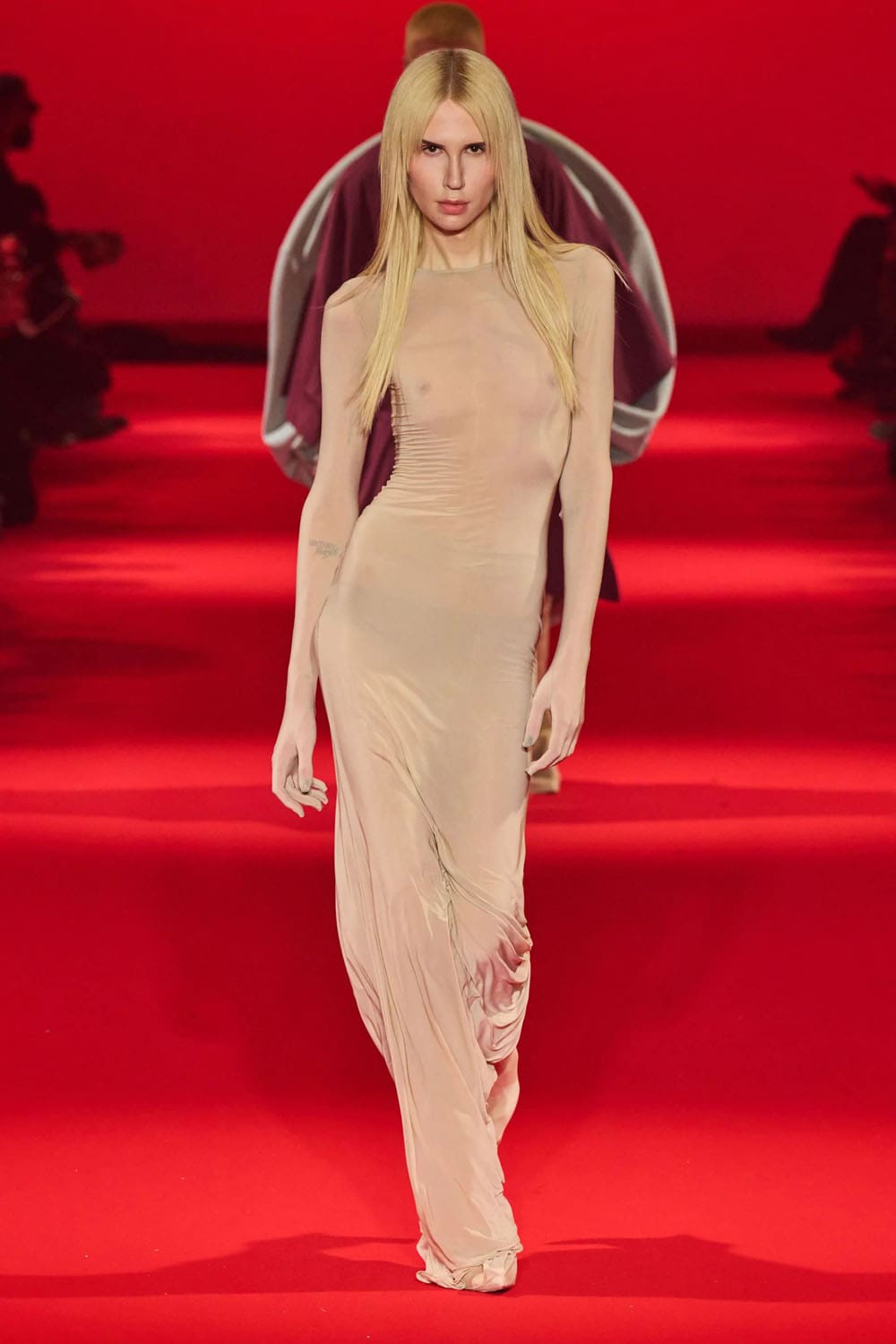Caída de Vetements 2024, Otoño invierno 2024 2025 Runway Revista (40)