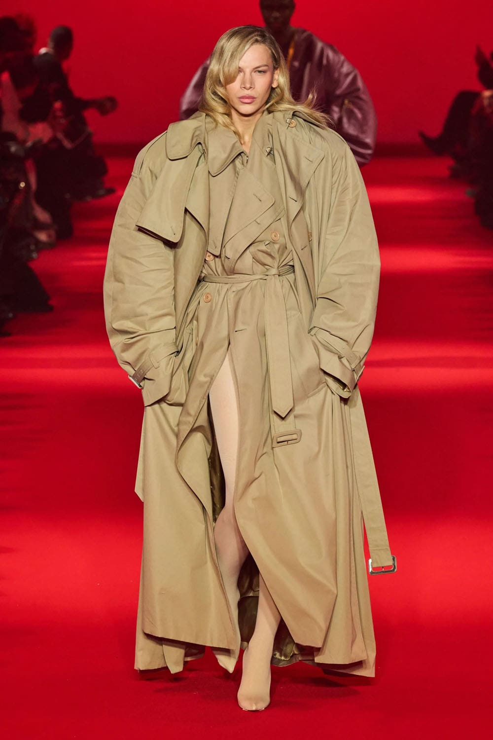Caída de Vetements 2024, Otoño invierno 2024 2025 Runway Revista (42)