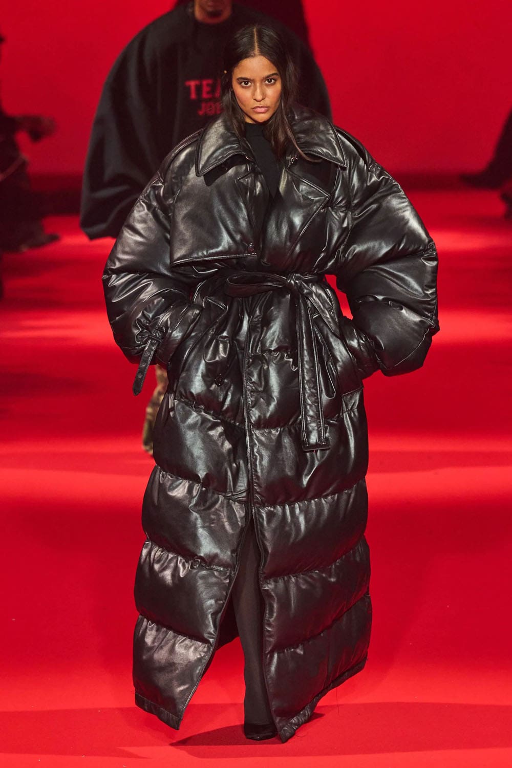 Caída de Vetements 2024, Otoño invierno 2024 2025 Runway Revista (45)