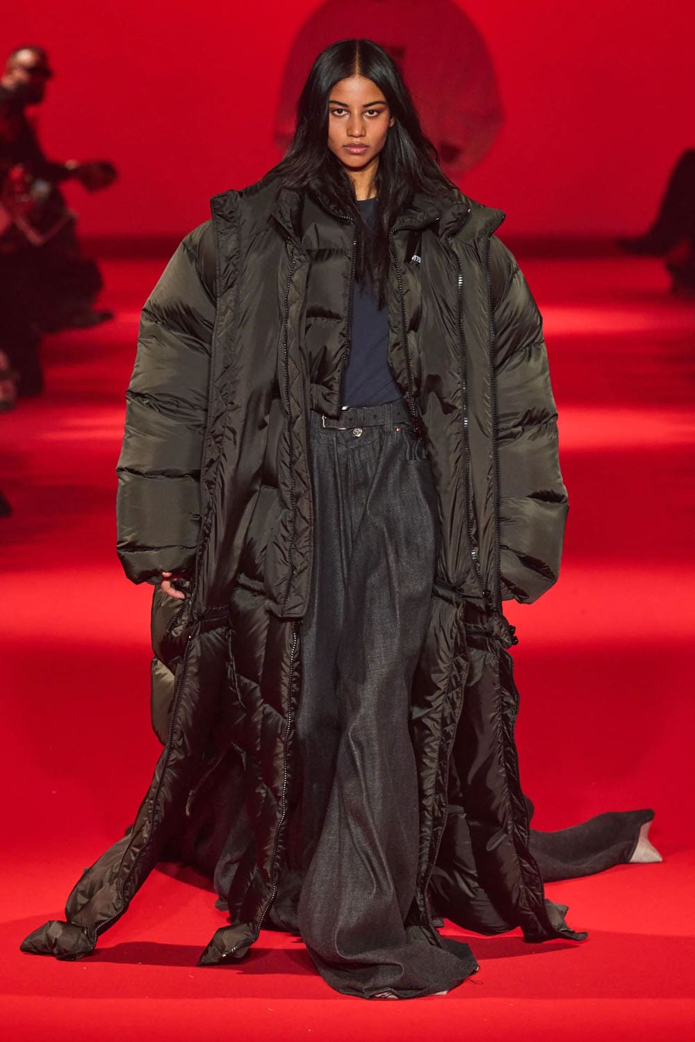 Caída de Vetements 2024, Otoño invierno 2024 2025 Runway Revista (47)